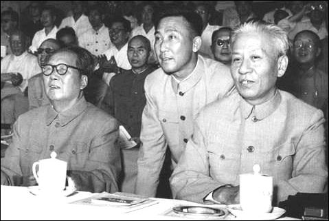 20111031-wikicommons Liu Shaoqi 1950 with Mao.jpg